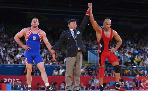 مصر اليوم - المصارعة تُكرّم كرم جابر الجمعة